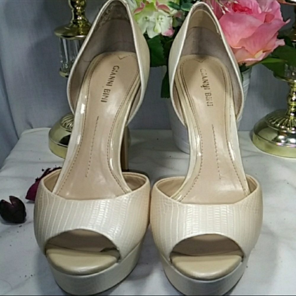 Gianni Bini Pearl color pumps
